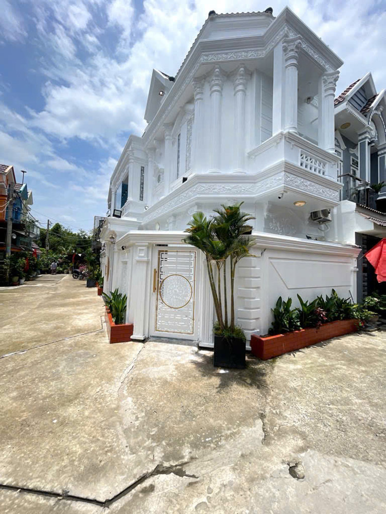 BÁN NHÀ TT NHÀ BÈ, HẺM HUỲNH TẤN PHÁT - NHÀ LÔ GÓC CỰC KÌ THÔNG THOÁNG - KIẾN TRÚC HY LẠP - LA MÃ