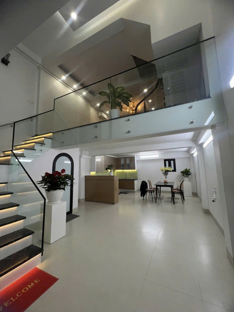 HIẾM - GIANG VĂN MINH - TRUNG TÂM QUẬN BA ĐÌNH - NGÕ THÔNG TỨ TUNG - NHÀ ĐẸP Ở NGAY - 10M RA OTO