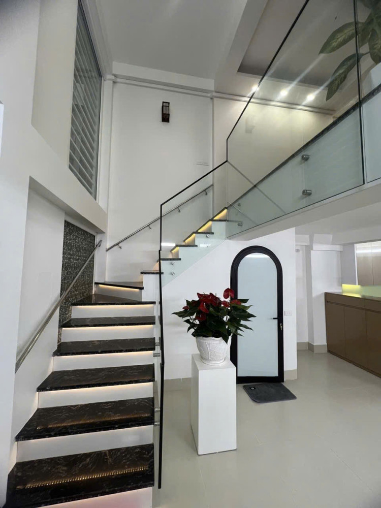 HIẾM - GIANG VĂN MINH - TRUNG TÂM QUẬN BA ĐÌNH - NGÕ THÔNG TỨ TUNG - NHÀ ĐẸP Ở NGAY - 10M RA OTO