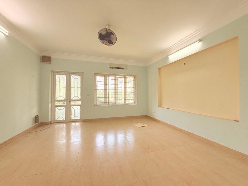 bán nhà Ngọc Thuỵ, ôtô tránh, gần đường Hồng Tiến kéo dài, sát chợ- TĐC Ngọc Thuỵ