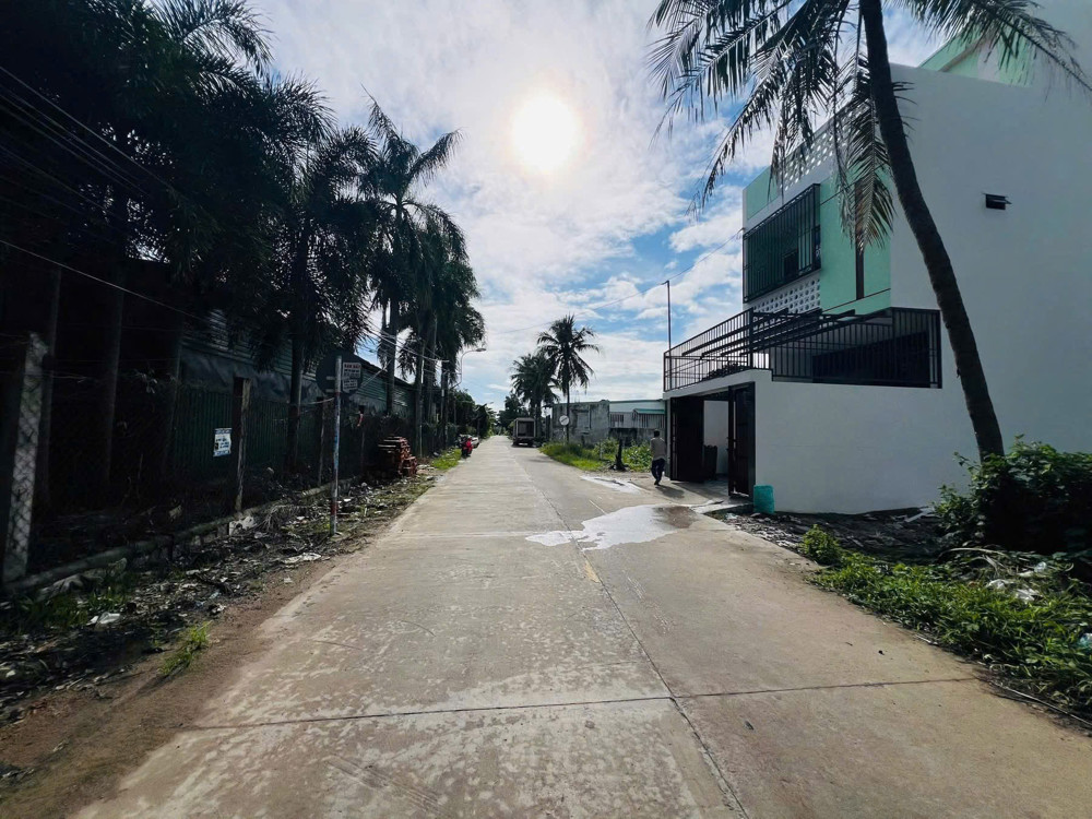 Bán lô đất vĩnh trung phường Tây Nha Trang  Khánh Hoà Diện tích : 101,5m2 (5,5m x 18,5m) Giá chỉ :