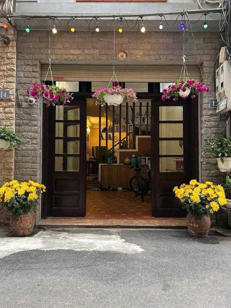 Bán Nhà Lạc Long Quân 40m, 4 tầng, oto đỗ cửa! Khu phân lô quân đội, dân xây chắc chắn!