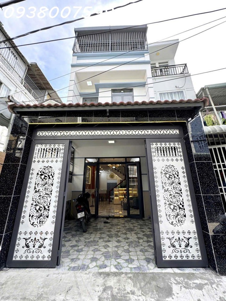 NHÀ BÁN GẤP GIẢM 400 TRIỆU. SÁT VÁCH QUẬN 7  - NHÀ MỚI Ở NGAY (4x15m) VUÔNG VỨC, TẶNG FULL NỘI THẤT