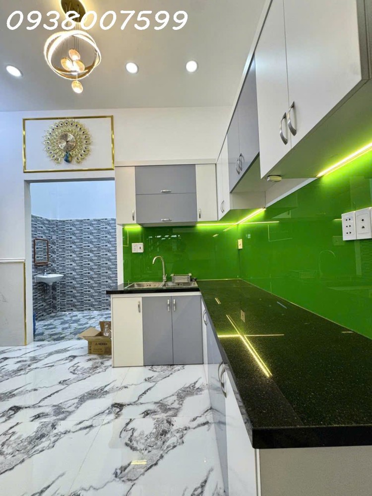 NHÀ BÁN GẤP GIẢM 400 TRIỆU. SÁT VÁCH QUẬN 7  - NHÀ MỚI Ở NGAY (4x15m) VUÔNG VỨC, TẶNG FULL NỘI THẤT