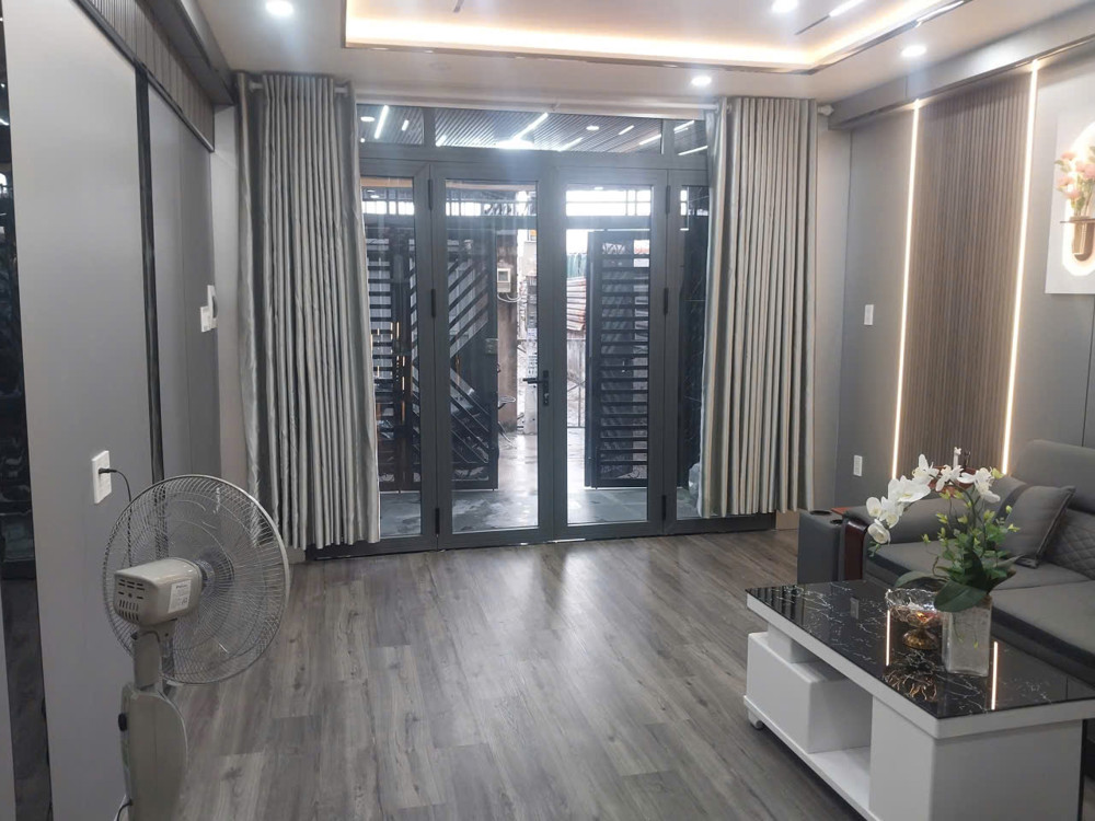 NHÀ MẶT TIỀN HẺM XE HƠI – HẺM 1806 HUỲNH TẤN PHÁT, NHÀ BÈ 🌿
💰 Giá bán: 5 tỷ 850 triệu (thương