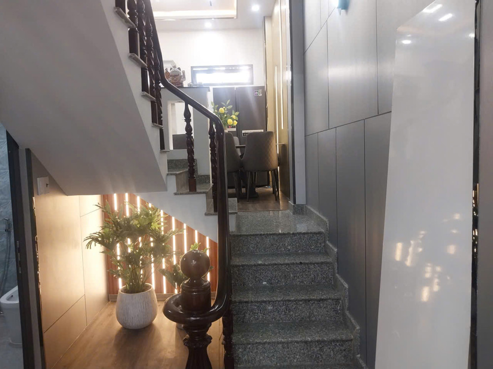 NHÀ MẶT TIỀN HẺM XE HƠI – HẺM 1806 HUỲNH TẤN PHÁT, NHÀ BÈ 🌿
💰 Giá bán: 5 tỷ 850 triệu (thương