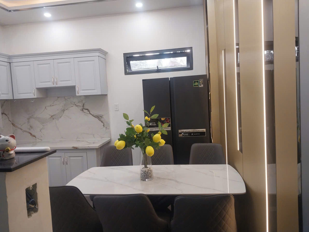 NHÀ MẶT TIỀN HẺM XE HƠI – HẺM 1806 HUỲNH TẤN PHÁT, NHÀ BÈ 🌿
💰 Giá bán: 5 tỷ 850 triệu (thương