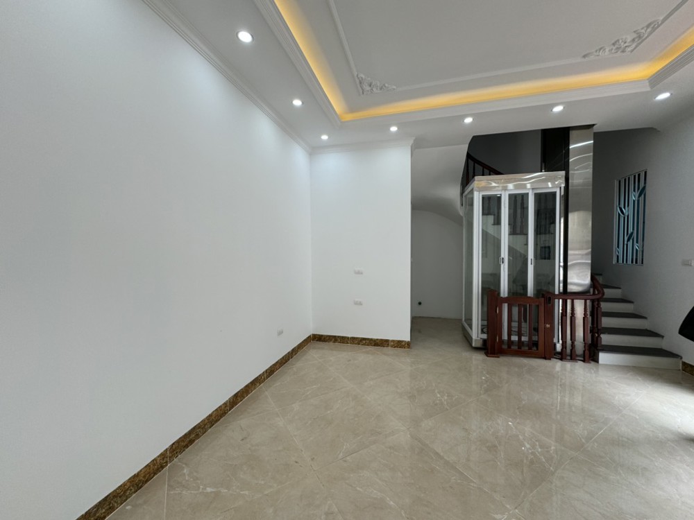 BÁN NHÀ LÊ TRỌNG TẤN - Ô TÔ ĐỖ CỬA - VÀI BƯỚC Ô TÔ TRÁNH - 5 TẦNG XÂY MỚI -  LÔ GÓC - THANG MÁY - Ở