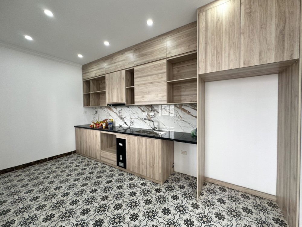 BÁN NHÀ LÊ TRỌNG TẤN - Ô TÔ ĐỖ CỬA - VÀI BƯỚC Ô TÔ TRÁNH - 5 TẦNG XÂY MỚI -  LÔ GÓC - THANG MÁY - Ở