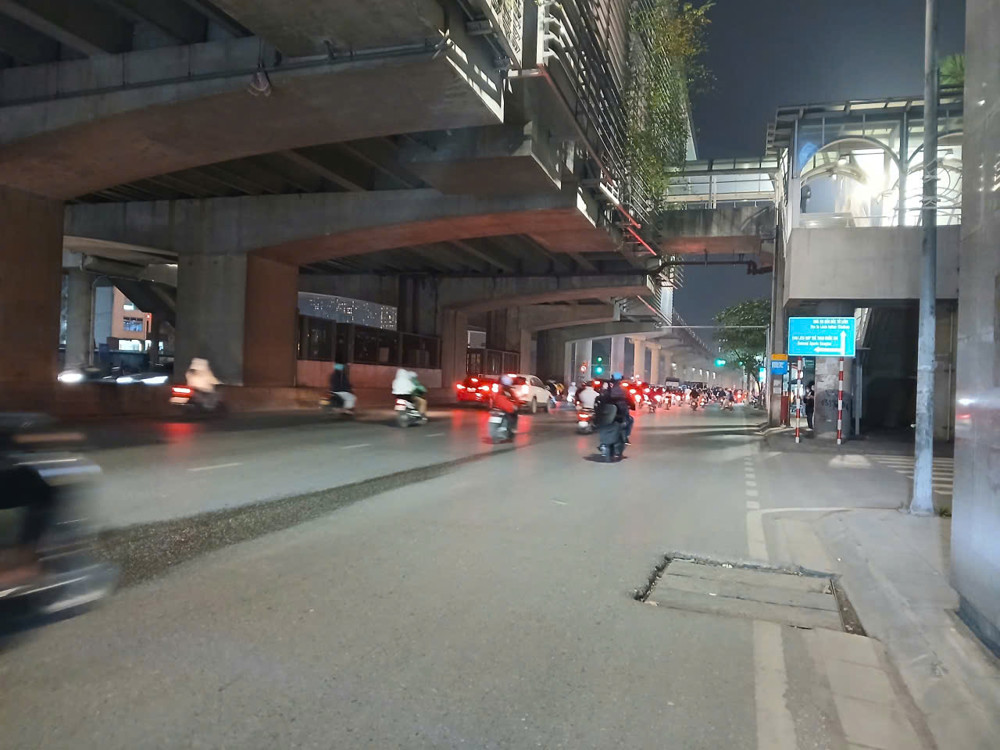 Cc Cần Bán Căn 7 Tầng Nằm Ngay Trung Tâm Hà Nội .7 Tầng Thang Máy. Lô Góc. Ngõ Thông. Ô Tô Tránh