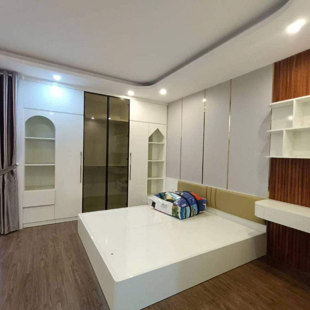 BÁN NHÀ GIA QUẤT LONG BIÊN,OTO ĐỖ CỔNG,MỚI TINH,GẦN CHỢ,TRƯỜNG,44M