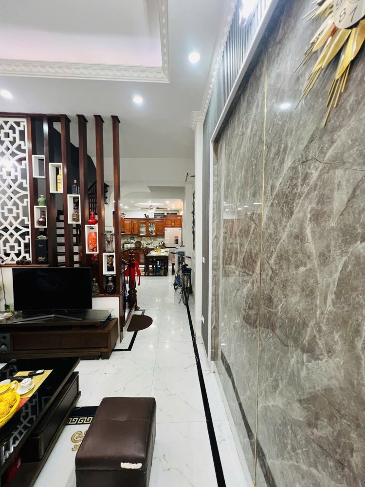 BÁN NHÀ HOÀNG QUỐC VIỆT – DT 40/45m, 6 TẦNG, 20M RA Ô TÔ – GIÁ 13.2 TỶ!