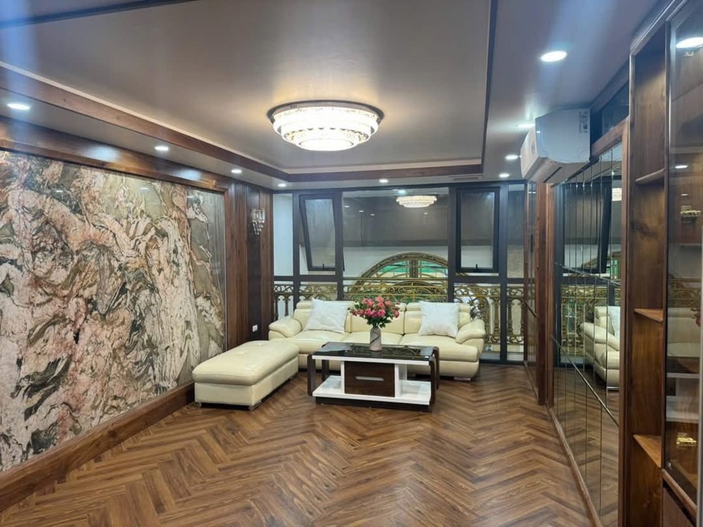 Thái Hà xe con tránh, 107m, 5 tầng. 29 tỷ, Gần ngay mặt phố