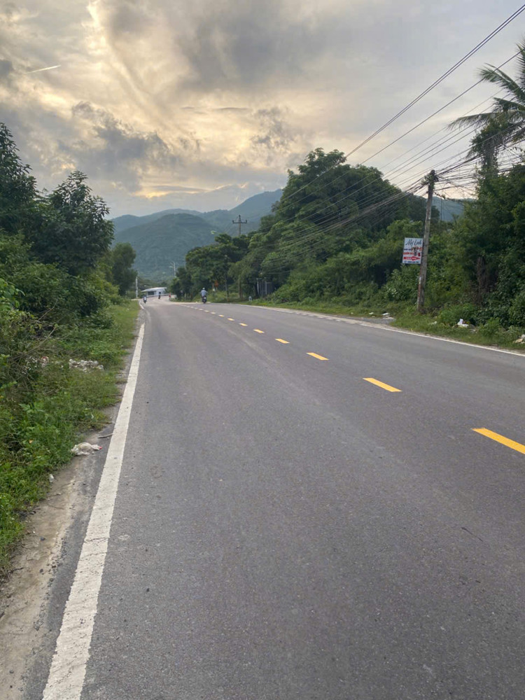 BÁN LÔ ĐẤT MẶT TIỀN PHƯỚC THƯỢNG – PHƯỚC ĐỒNG 
Diện tích: 377m² – Ngang 10m
Giá chỉ: 15