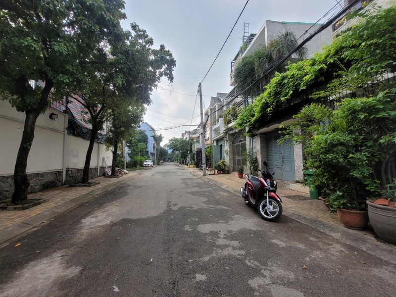 Bán nhà đường Số 7, Linh Trung, Thủ Đức, TP HCM. DT 140m2, 3PN, SH, 10.35  tỷ. LH: 0933125879