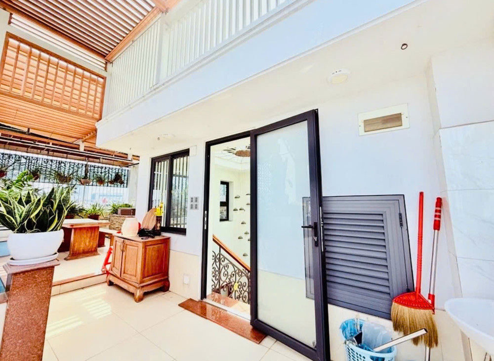 Biệt thự vị trí vàng Tân Bình – sát Nhà ga T3 – hầm + 5 tầng – thang máy – 150m², ngang 7.5m