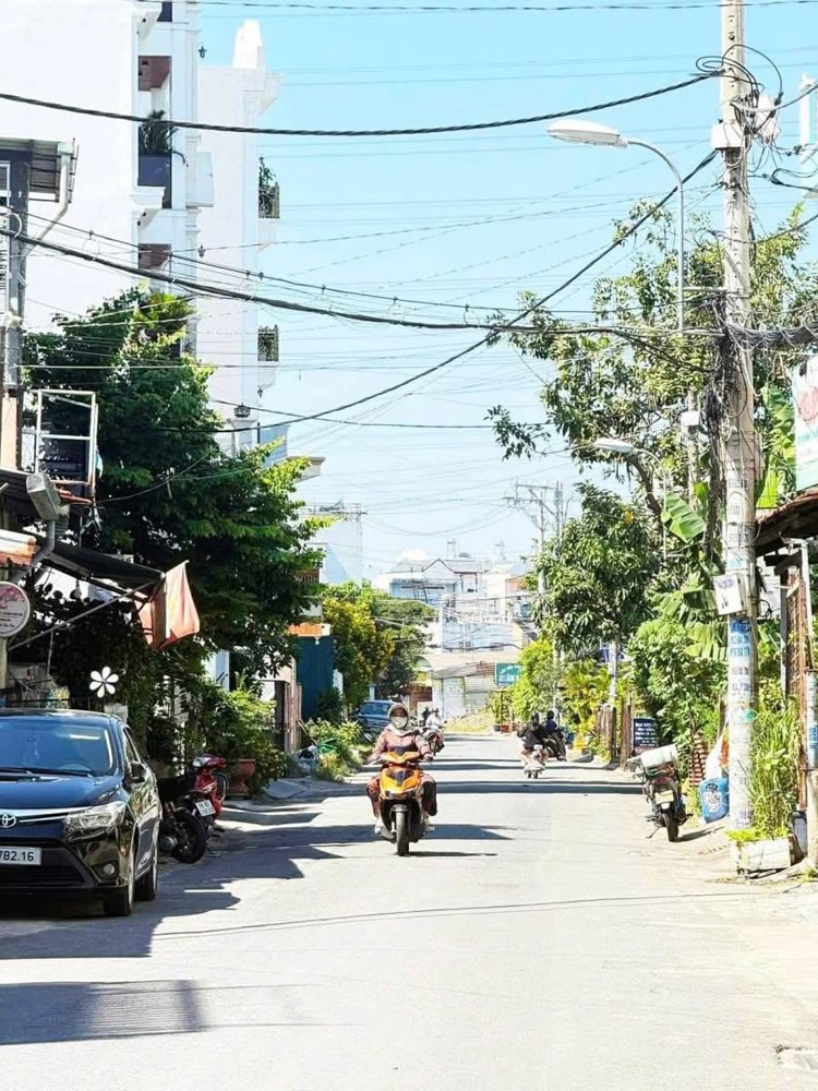 NHÀ 3 TẦNG BTCT ĐẸP 75M2 HXH. KHU VỰC DÂN CƯ SẦM UẤT TRẦN THỊ NĂM. TÂN CHÁNH HIỆP - GẦN BỆNH VIỆN