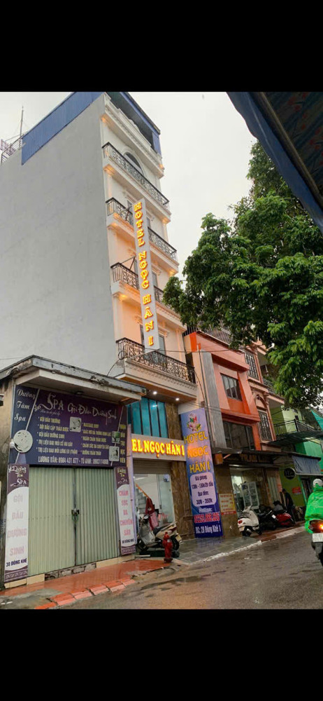 BÁN GẤP KHÁCH SẠN 7 TẦNG MỚI TINH, VỊ TRÍ ĐẮC ĐỊA, DOANH THU ỔN ĐỊNH 100 TRIỆU/THÁNG, LÊ HỒNG