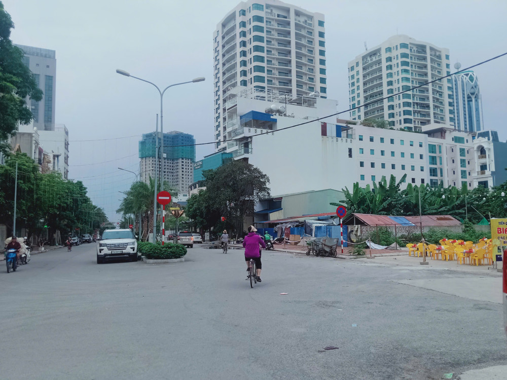 BÁN GẤP KHÁCH SẠN 7 TẦNG MỚI TINH, VỊ TRÍ ĐẮC ĐỊA, DOANH THU ỔN ĐỊNH 100 TRIỆU/THÁNG, LÊ HỒNG