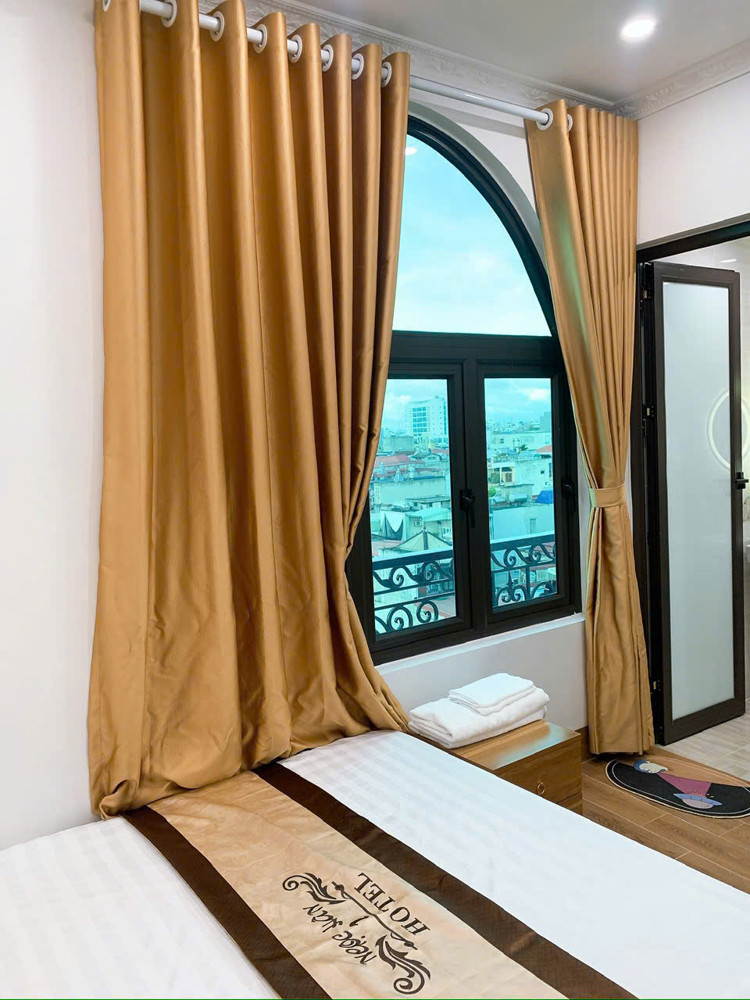 BÁN GẤP KHÁCH SẠN 7 TẦNG MỚI TINH, VỊ TRÍ ĐẮC ĐỊA, DOANH THU ỔN ĐỊNH 100 TRIỆU/THÁNG, LÊ HỒNG