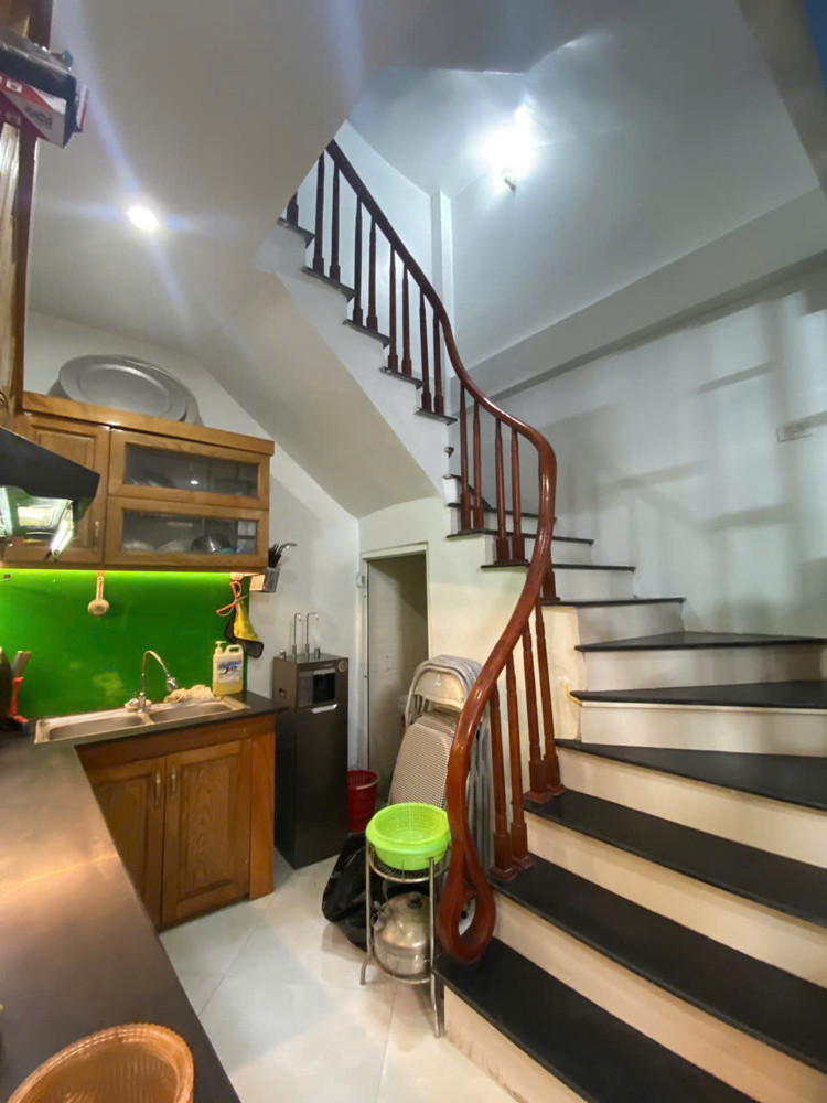 Nhà 5 tầng – 35m² – nội thất đủ – ở ngay- Định Công