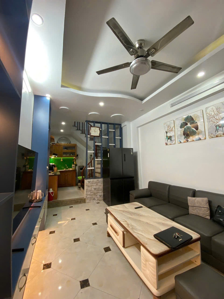 Nhà 5 tầng – 35m² – nội thất đủ – ở ngay- Định Công