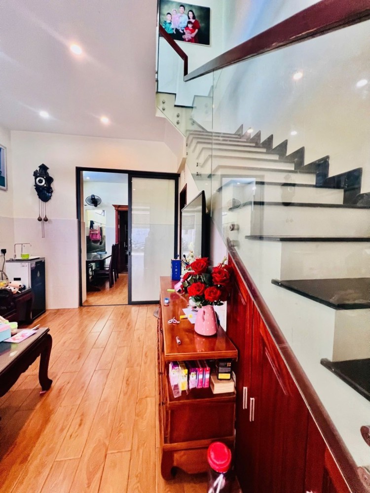 Bán nhà đường Số 6, Phường  Linh Tây, Thủ Đức, TP HCM. DT 72m2, SH, 7.99  tỷ. LH: 0933125879