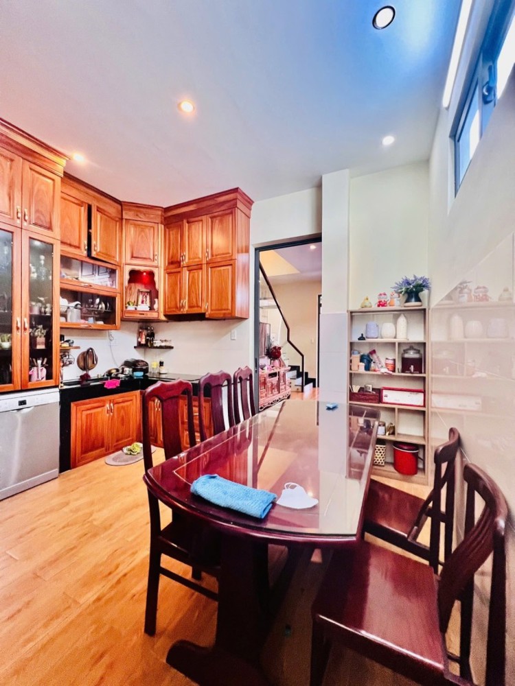 Bán nhà đường Số 6, Phường  Linh Tây, Thủ Đức, TP HCM. DT 72m2, SH, 7.99  tỷ. LH: 0933125879