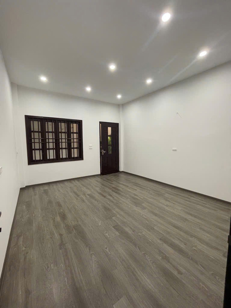 BÁN NHÀ HỒNG TIẾN LONG BIÊN,OTO ĐỖ CỔNG,MỚI TINH,NGÕ THÔNG,52M NHỈNH 9 TỶ