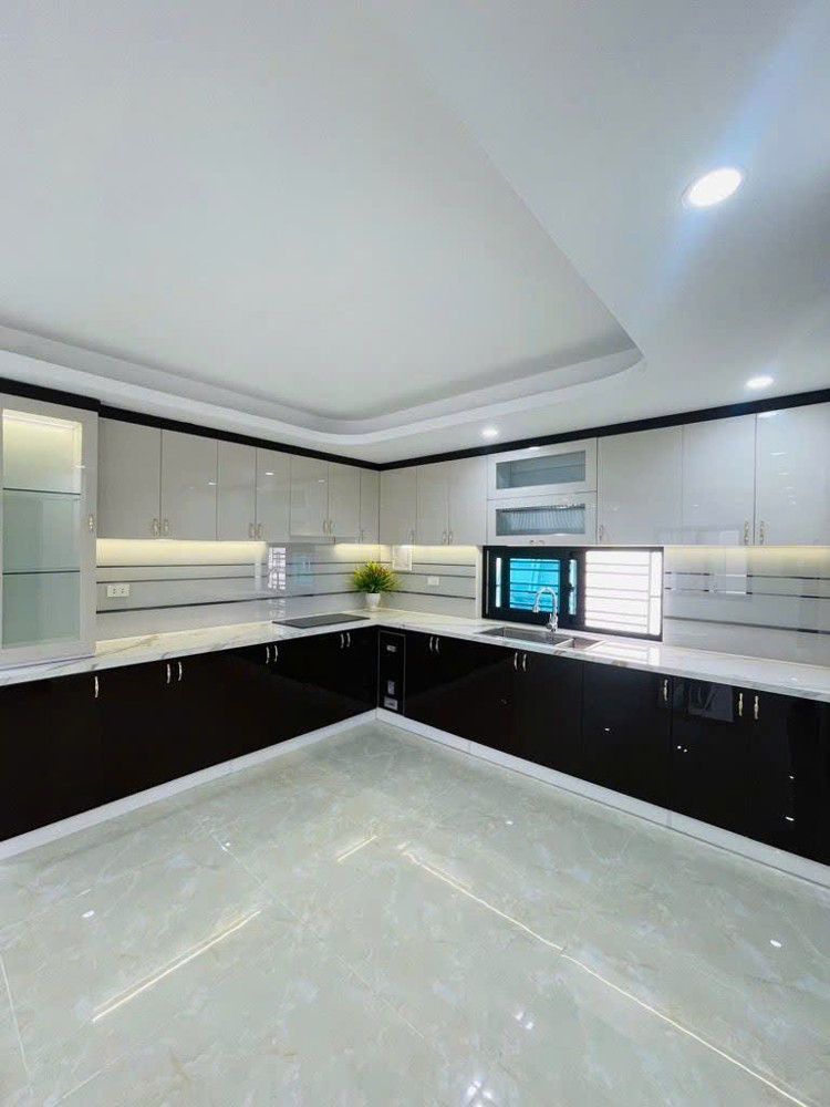 BÁN NHÀ NGUYỄN VĂN CỪ LONG BIÊN, OTO ĐỖ CỔNG, NGÕ THÔNG,MỚI TINH, 52M NHỈNH 9 TỶ