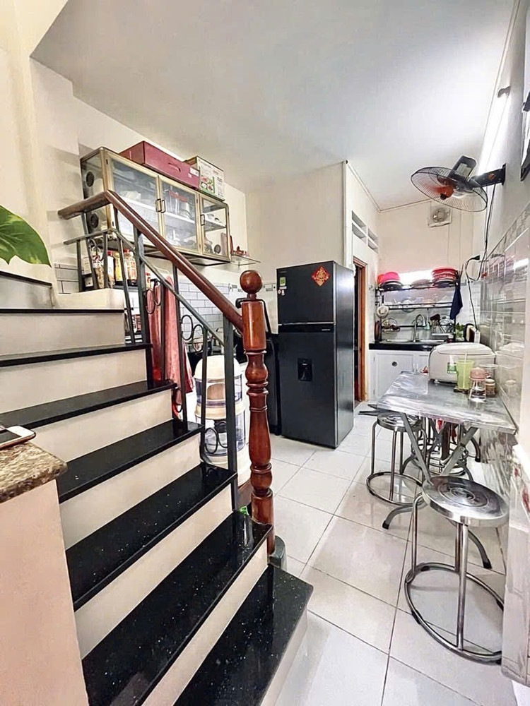 H1686 💥 sau sân bay Tân Sơn Nhất, SHR, Vuông, 2 tầng, 2.5x10m, 3.x tỷ x nhỏ