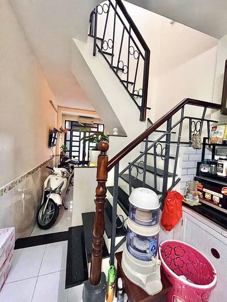 H1686 💥 sau sân bay Tân Sơn Nhất, SHR, Vuông, 2 tầng, 2.5x10m, 3.x tỷ x nhỏ