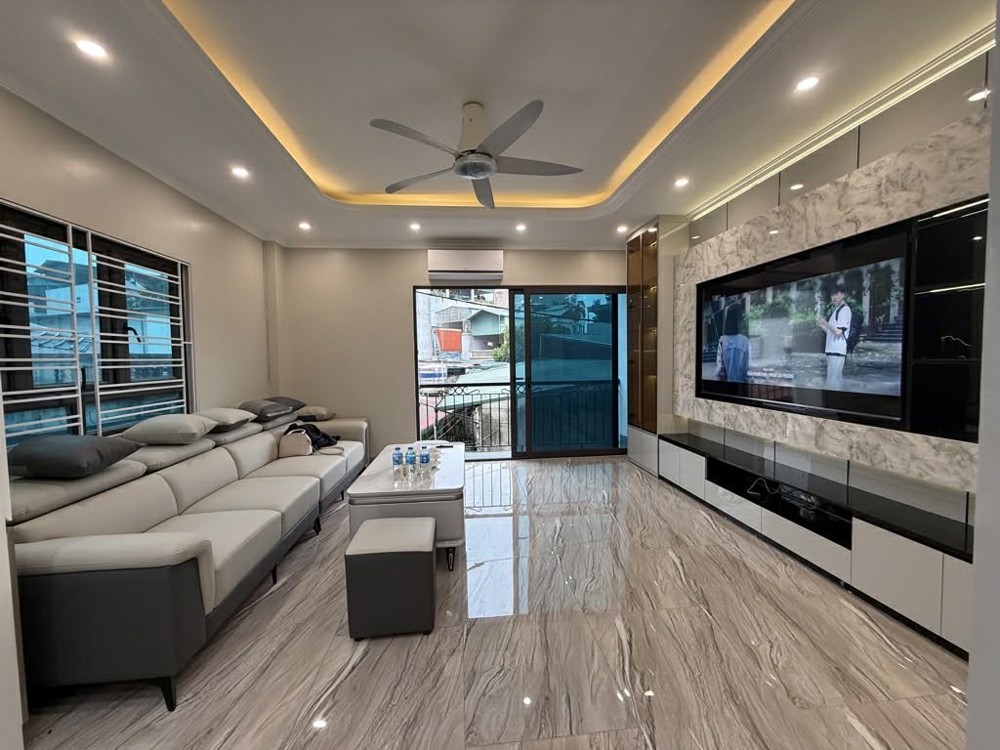 bán nhà Cổ Linh, lô góc, 6 tầng thang máy, ôtô vào nhà