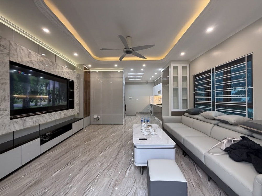 bán nhà Cổ Linh, lô góc, 6 tầng thang máy, ôtô vào nhà