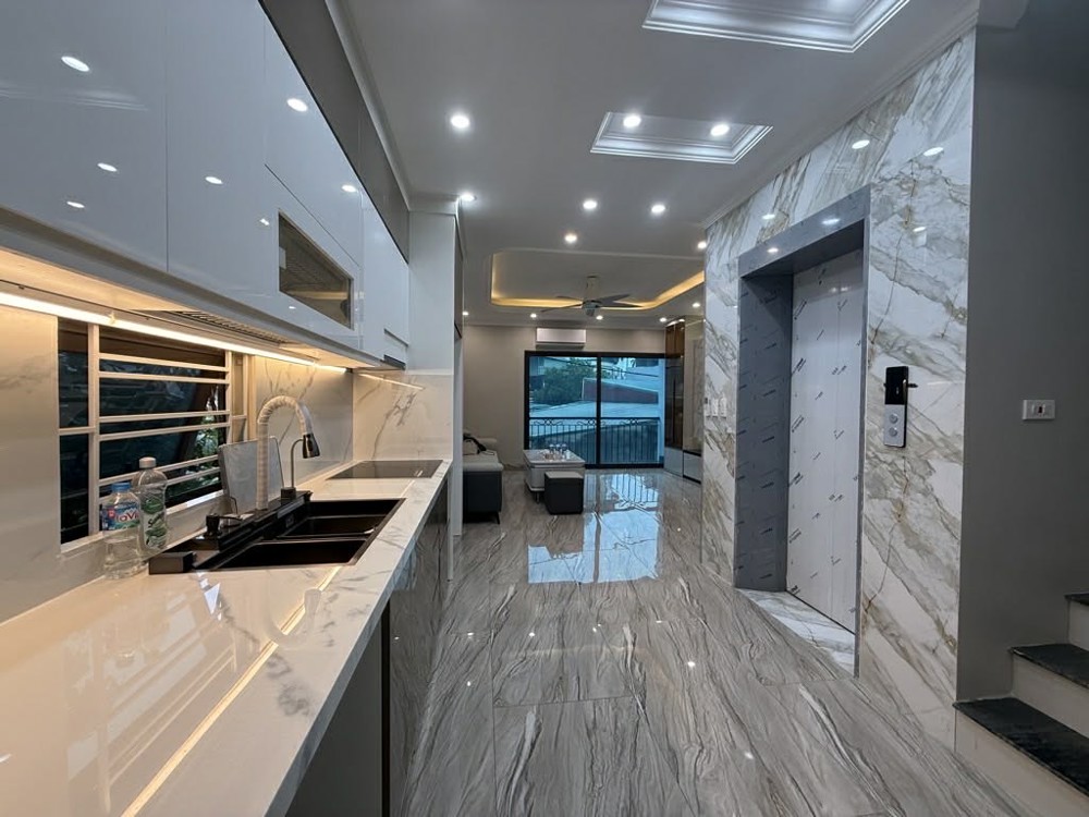 bán nhà Cổ Linh, lô góc, 6 tầng thang máy, ôtô vào nhà