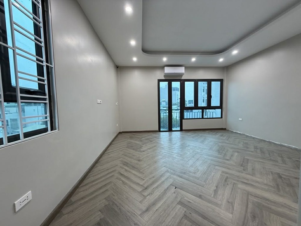 bán nhà Cổ Linh, lô góc, 6 tầng thang máy, ôtô vào nhà