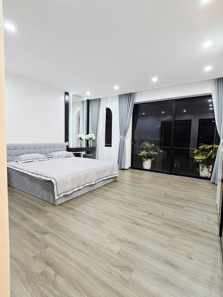 Chính chủ bán nhà 6 tầng thang máy tại đường Nguyễn Văn Linh, Thạch Bàn