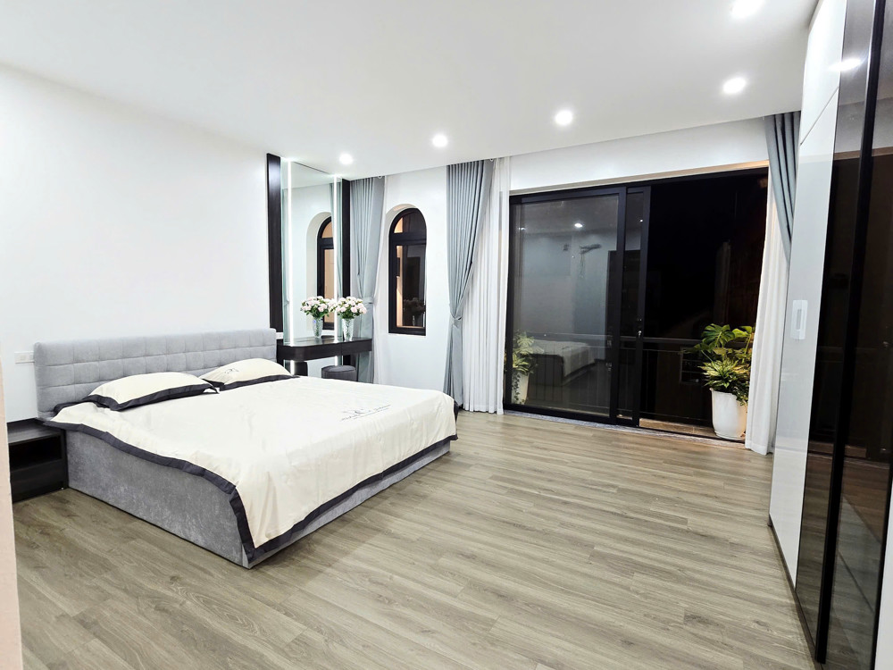 Chính chủ bán nhà 6 tầng thang máy tại đường Nguyễn Văn Linh, Thạch Bàn