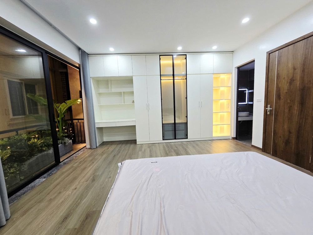 Chính chủ bán nhà 6 tầng thang máy tại đường Nguyễn Văn Linh, Thạch Bàn