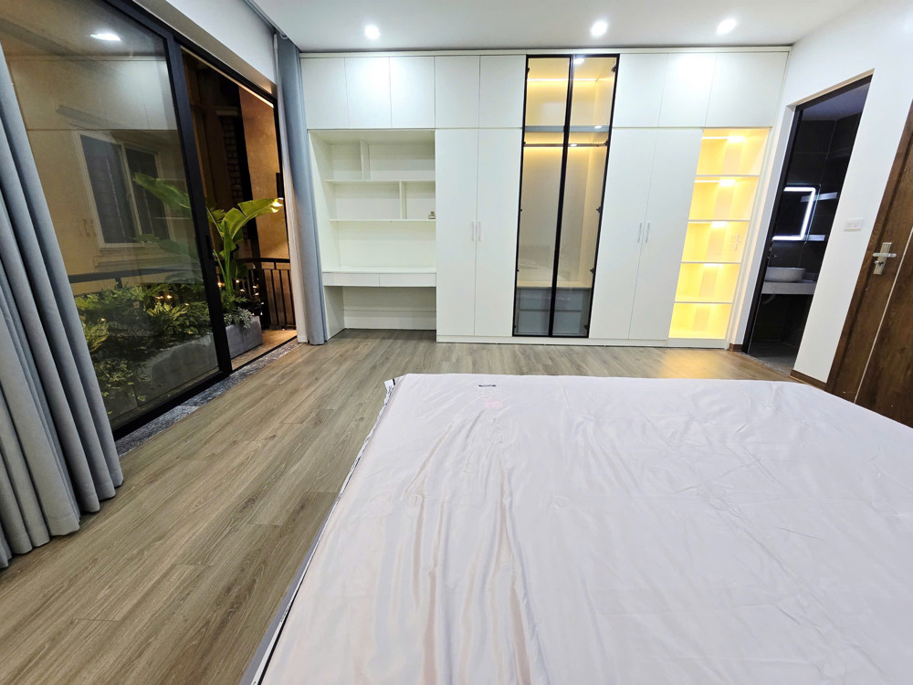 Chính chủ bán nhà 6 tầng thang máy tại đường Nguyễn Văn Linh, Thạch Bàn