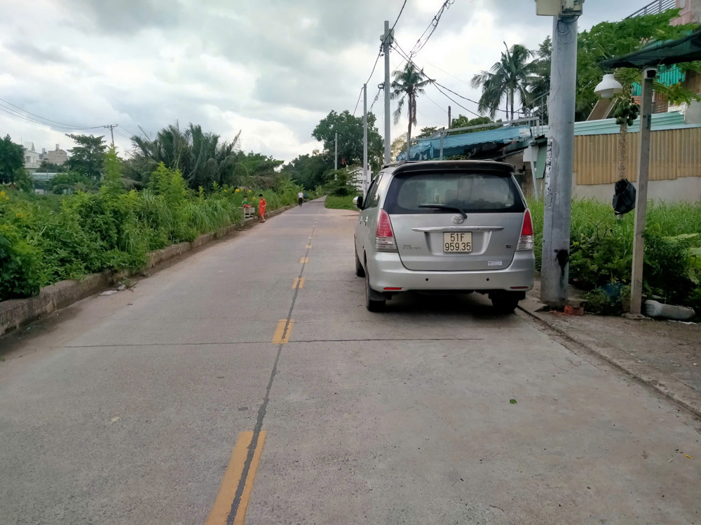 Giảm mạnh 700tr bán nhanh đất 332m2 full thổ cư chỉ 25tr/m2, HXH Thạnh Lộc gần Ngã Tư Ga