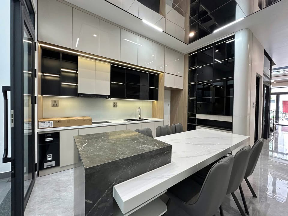 Phân lô Phạm Tuấn Tài, vỉa hè hoạt động, xe con tránh, 62m, 6 tầng, 23 Tỷ