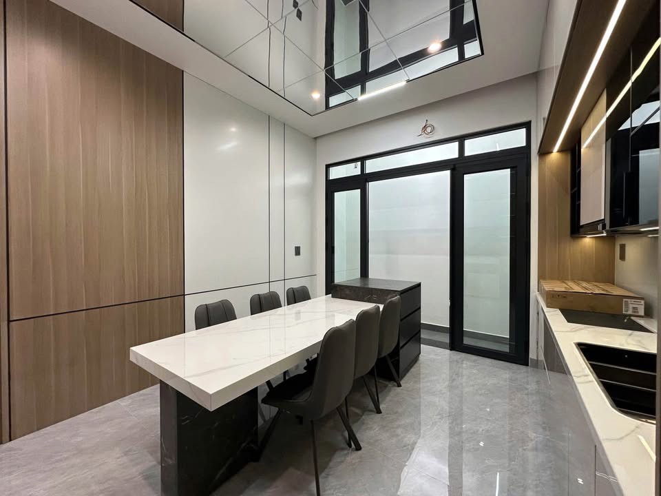 Phân Lô Trung yên, lô góc kinh doanh, ô tô dừng đỗm 51m, 17.9 tỷ