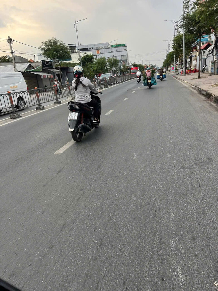 HÀNG HIẾM NHÀ C4 (10X20) MẶT TIỀN BÙI THỊ LÙNG – GẦN CHỢ HÓC MÔN 100M