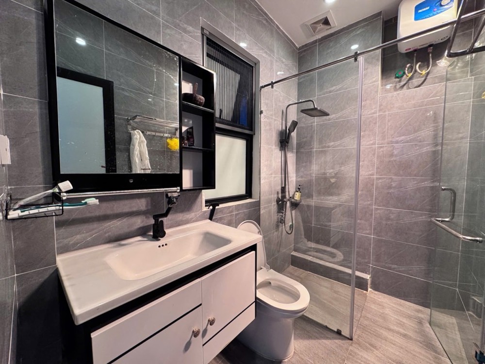 Siêu Hiếm ! Chỉ hơn 8 tỷ. Nhà 6T thang máy. Cách 1 nhà ra mặt phố Ngọc Lâm, 2 nhà ra Hồ, view hồ