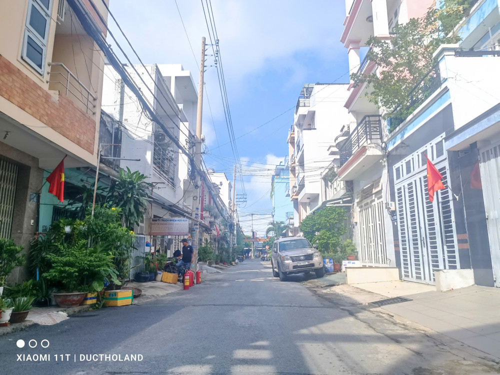 Ngay Ngã Tư Ga, căn góc hiếm 2 mặt tiền đường 8m không LG, 5x13m, 3 tầng nhỉnh 7Tỷ