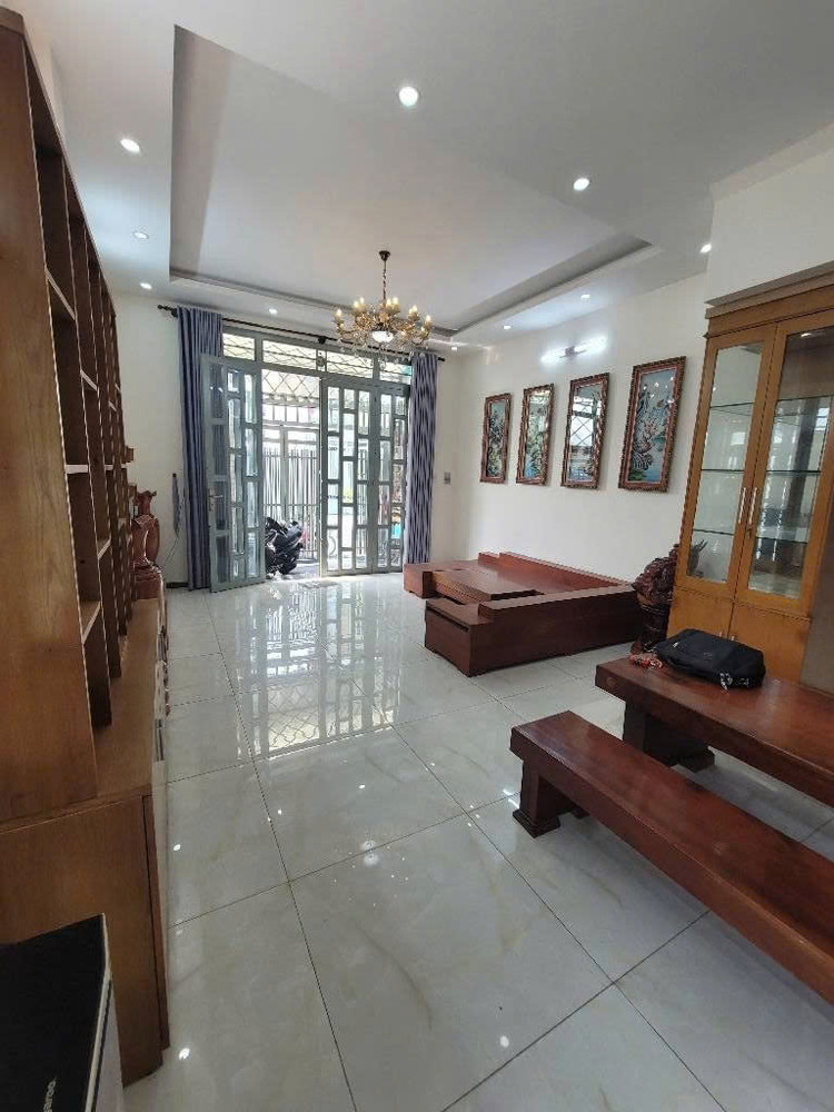 Ngay Ngã Tư Ga, căn góc hiếm 2 mặt tiền đường 8m không LG, 5x13m, 3 tầng nhỉnh 7Tỷ