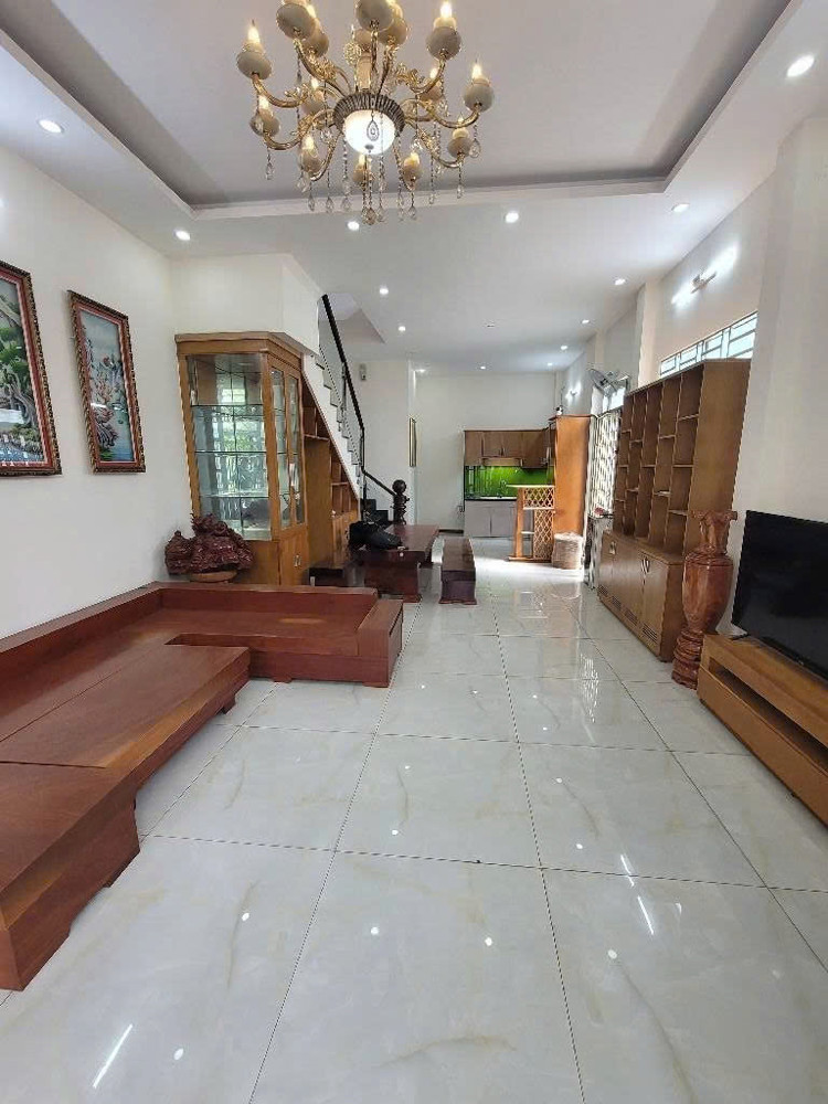 Ngay Ngã Tư Ga, căn góc hiếm 2 mặt tiền đường 8m không LG, 5x13m, 3 tầng nhỉnh 7Tỷ