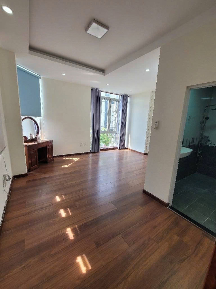 Ngay Ngã Tư Ga, căn góc hiếm 2 mặt tiền đường 8m không LG, 5x13m, 3 tầng nhỉnh 7Tỷ