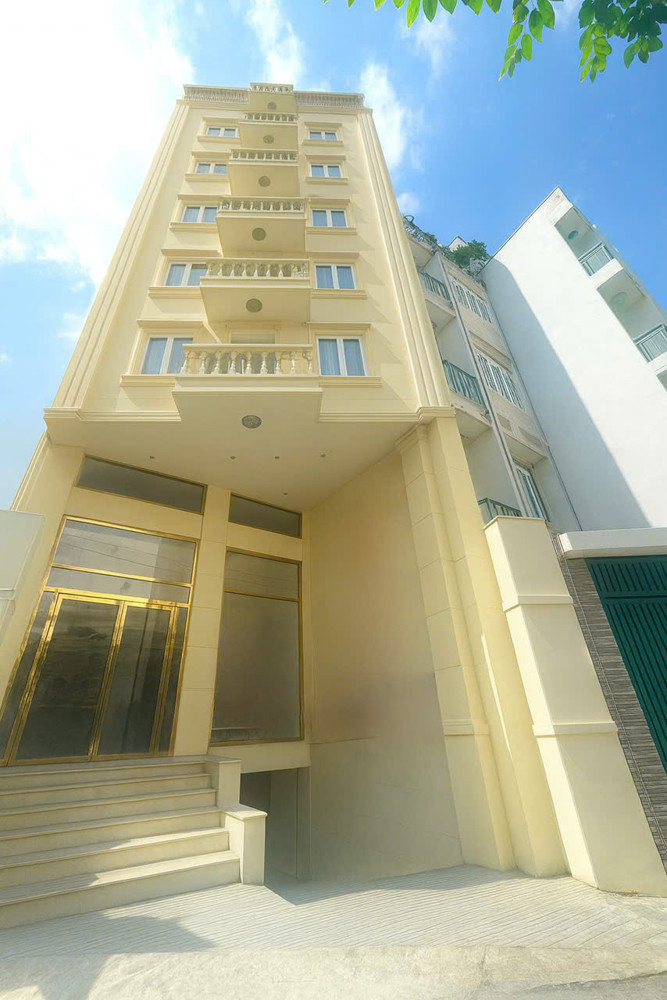 SIÊU PHẨM KHÁCH SẠN CAO CẤP – ĐƯỜNG 10M – GẦN NHÀ GA T3 – HẦM + 7 TẦNG – THU 2.6 TỶ/NĂM